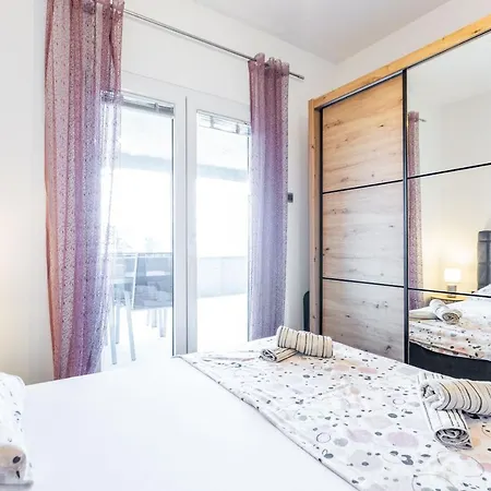 Rs Two Bedroom Apartment *