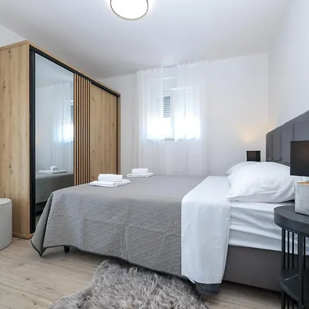 Apartament Rs In *
