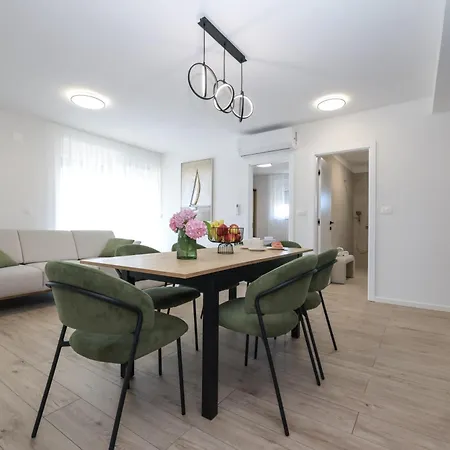 Rs In Apartament *