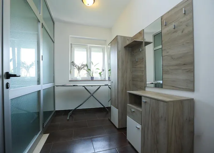 דירה Rs Two Bedroom