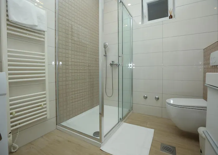 Rs Two Bedroom דירה