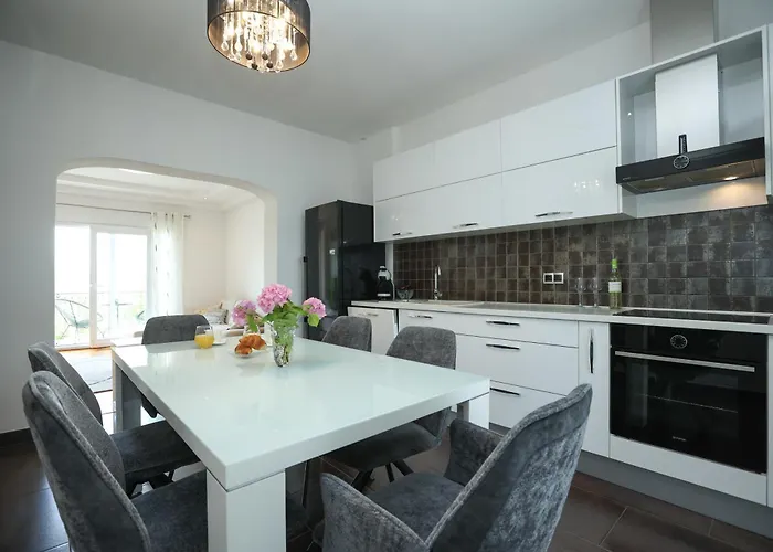 דירה Rs Two Bedroom