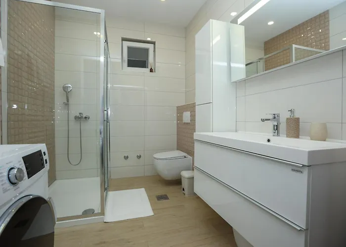 דירה Rs Two Bedroom *