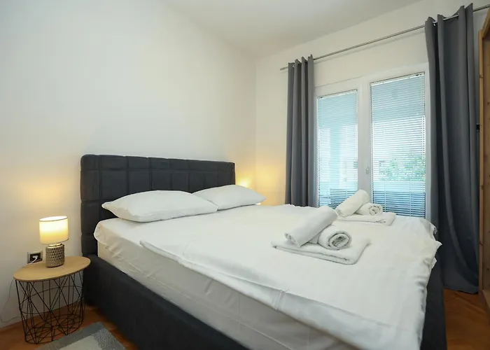 דירה Rs Two Bedroom